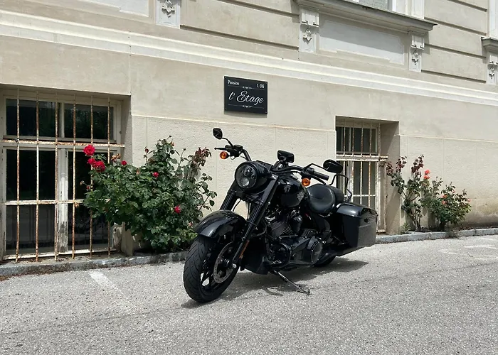 L'etage Πανσιόν