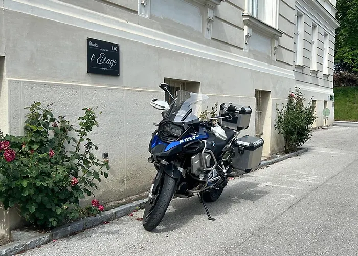 Πανσιόν L'etage 3*